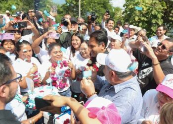 El Gobernador de Chiapas inauguró infraestructura y entregó apoyos de salud y educación.