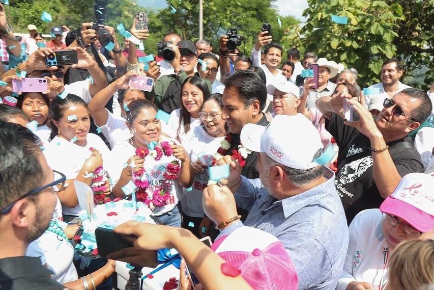 El Gobernador de Chiapas inauguró infraestructura y entregó apoyos de salud y educación.