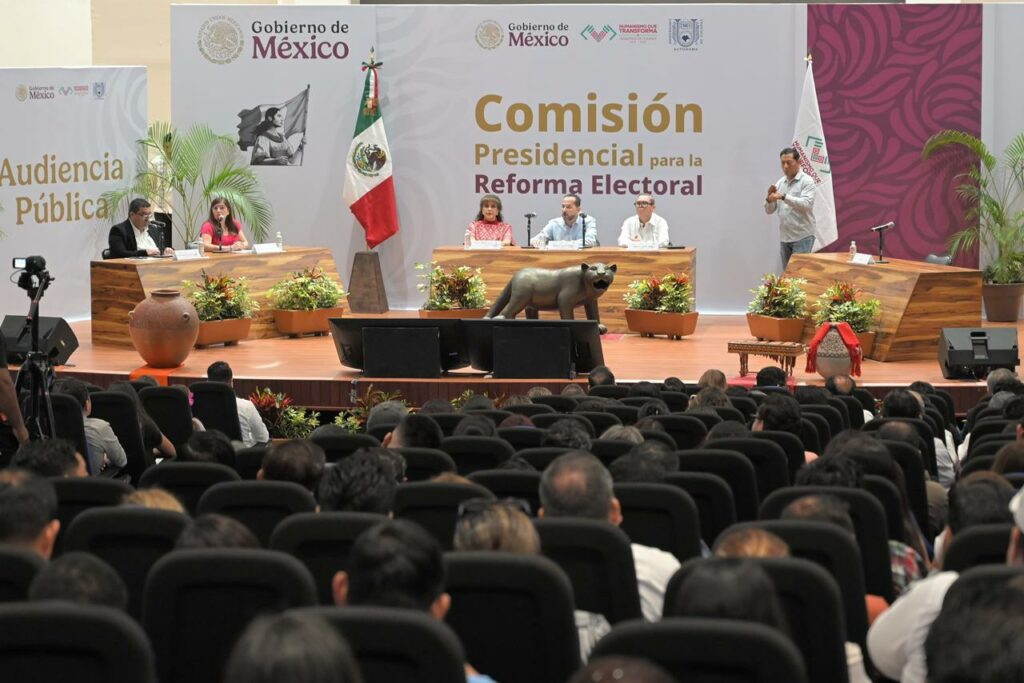 La Comisión Presidencial para la Reforma Electoral realizó un foro en Chiapas para recabar propuestas ciudadanas.