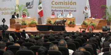 La Comisión Presidencial para la Reforma Electoral realizó un foro en Chiapas para recabar propuestas ciudadanas.
