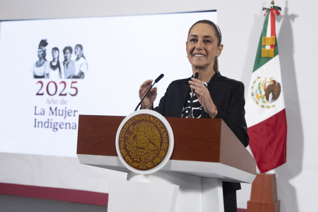 Claudia Sheinbaum reiteró respeto absoluto a la Constitución tras la reforma aprobada.