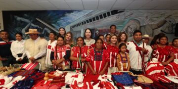 El Voluntariado del Poder Judicial y el DIF estatal promovieron una Expo Venta para artesanos tsotsil-tseltales.