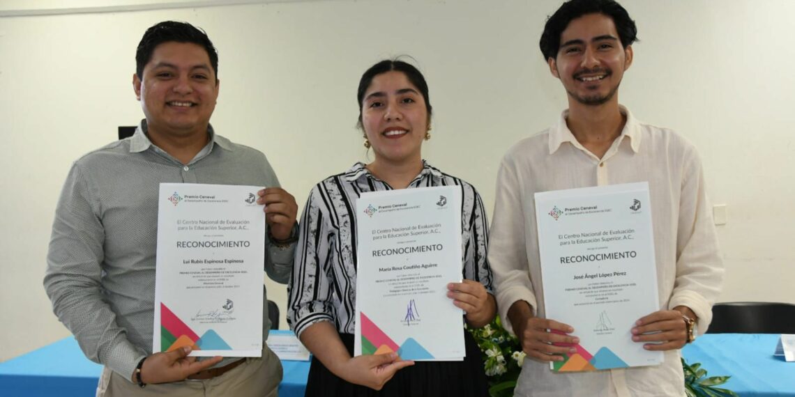 Reconocimiento CENEVAL-EGEL Plus celebró desempeño sobresaliente de egresados universitarios en Tapachula.