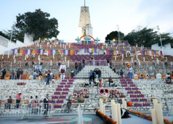 Escenario chiapaneco integró artesanos y símbolos en el Parque Bicentenario de la capital.