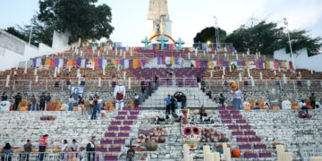 Escenario chiapaneco integró artesanos y símbolos en el Parque Bicentenario de la capital.