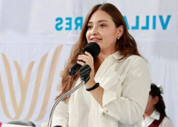 Carismática, sin holganza, con destreza en el discurso y sobre todo con vocación auténtica humanista, Valeria ha demostrado que no llegó al Ayuntamiento a sentarse en la silla que heredó.