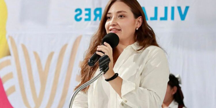 Carismática, sin holganza, con destreza en el discurso y sobre todo con vocación auténtica humanista, Valeria ha demostrado que no llegó al Ayuntamiento a sentarse en la silla que heredó.