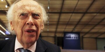 Este hallazgo, basado también en imágenes de cristalografía de Rosalind Franklin y Maurice Wilkins, revolucionó la biología molecular y permitió entender cómo la información genética se copia y hereda de una generación a otra.