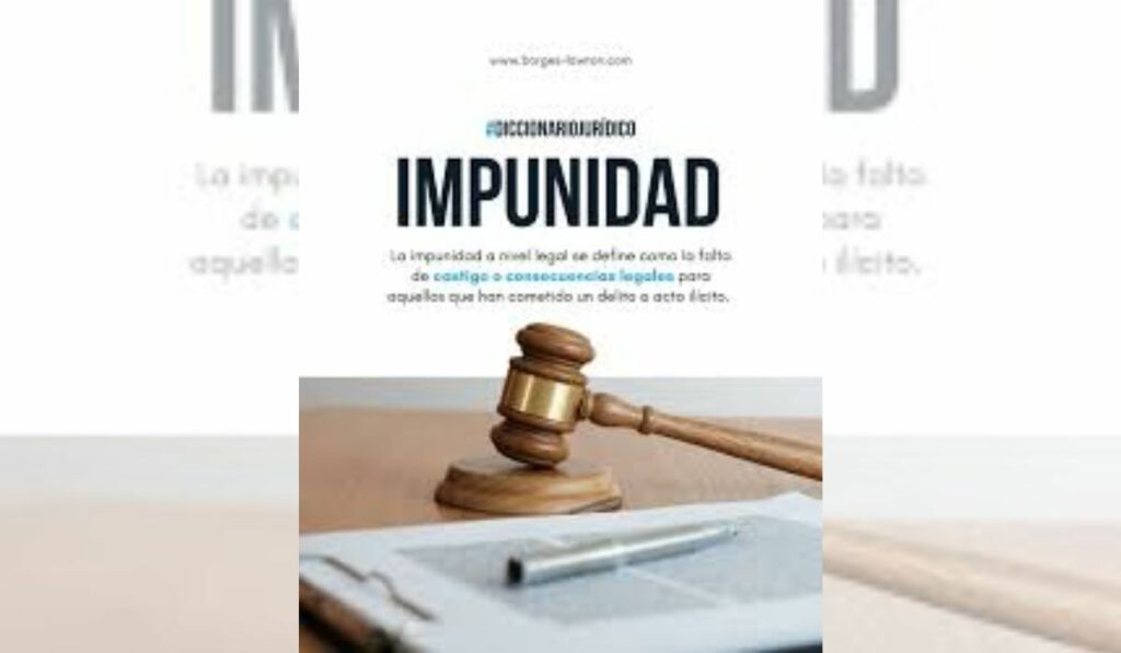 En una noticia relevante de fin de mes, se informa sobre la caída de extorsionadores en el Colegio de Bachilleres de Chiapas.