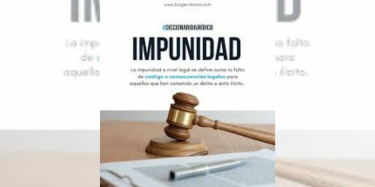 En una noticia relevante de fin de mes, se informa sobre la caída de extorsionadores en el Colegio de Bachilleres de Chiapas.