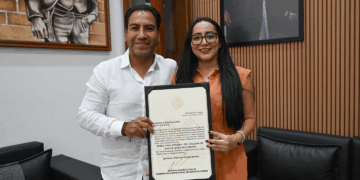 Si pasa por el pantano y no se mancha… La maestra Viridiana Figueroa García va que vuela para convertirse en una de las cartas fuertes hacia la alcaldía de Tapachula. 