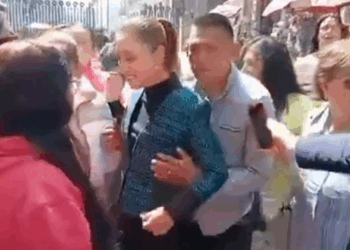 El País calificó su reacción como “un ejemplo contra el acoso”, al destacar el mensaje político y simbólico que envía en un país donde la violencia de género sigue normalizada 