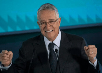 Pocos saben que desde el sexenio del priísta Enrique Peña Nieto, Salinas Pliego había incursionado en la rama de la industria petrolera, creando la empresa Typhoon Offshore, S.A.P.I. de C.V. 