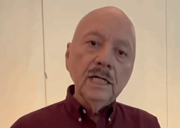El senador y exsecretario de Salud de Chiapas acumula denuncias por desvíos millonarios y obras fantasmas. Abandonó la inauguración del Hospital IMSS 14 de Septiembre al notar la protesta en su contra. 