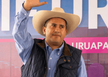 El presidente municipal de Uruapan se había convertido en un popularizado foco rojo de alto riesgo. Así lo había denunciado y advertido él mismo a las autoridades estatales y federales. 
