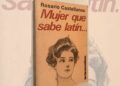 La poeta encarna, dice nuestra literata, la paradoja de la mujer que, al ser marginada del espacio público, encuentra en la soledad el escenario de su voz. 