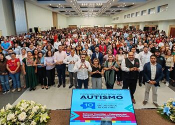 El encuentro reunió a especialistas, docentes y familias para fortalecer la atención educativa.