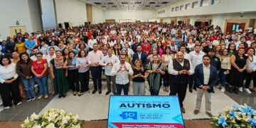 El encuentro reunió a especialistas, docentes y familias para fortalecer la atención educativa.