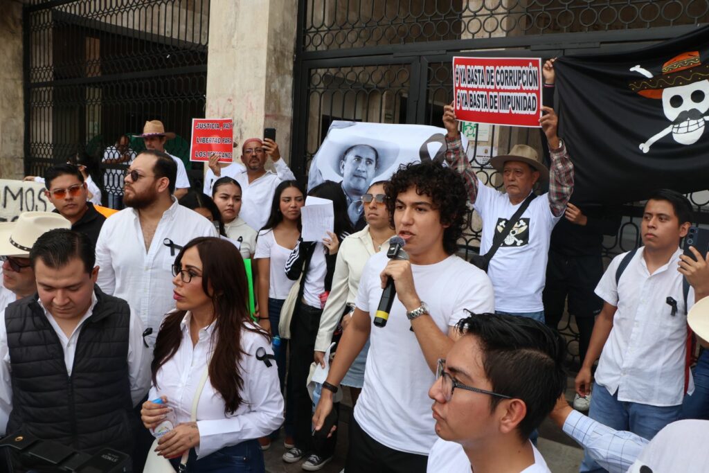 Marcha pacífica congregó a jóvenes y adultos en rechazo a la corrupción y la desinformación.
