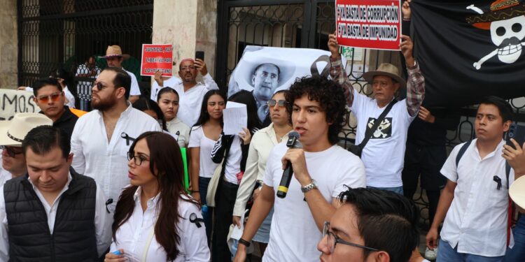 Marcha pacífica congregó a jóvenes y adultos en rechazo a la corrupción y la desinformación.