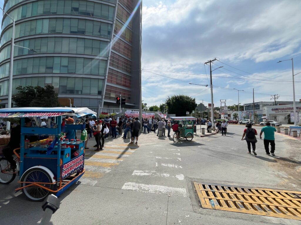 Docentes liberaron casetas y tomaron oficinas.