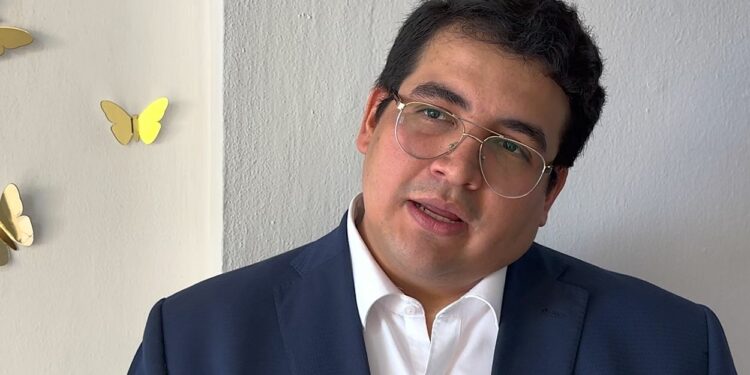 Factores laborales, emocionales y ambientales influyen en su conducta.