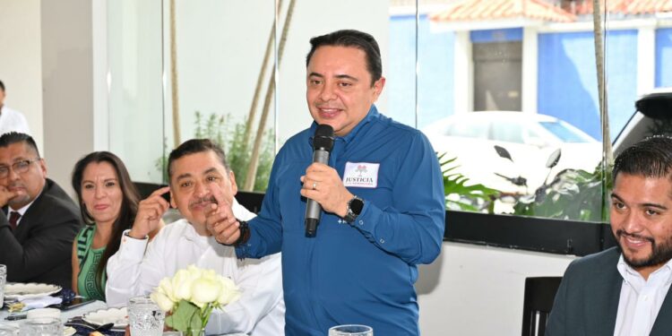 Fortalece diálogo con abogados en Comitán