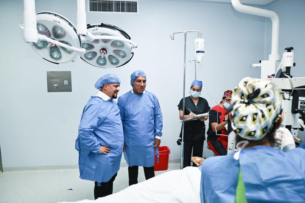 Eduardo Ramírez encabezó el arranque con 300 cirugías gratuitas de catarata.