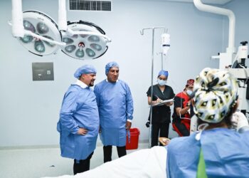 Eduardo Ramírez encabezó el arranque con 300 cirugías gratuitas de catarata.