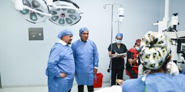 Eduardo Ramírez encabezó el arranque con 300 cirugías gratuitas de catarata.