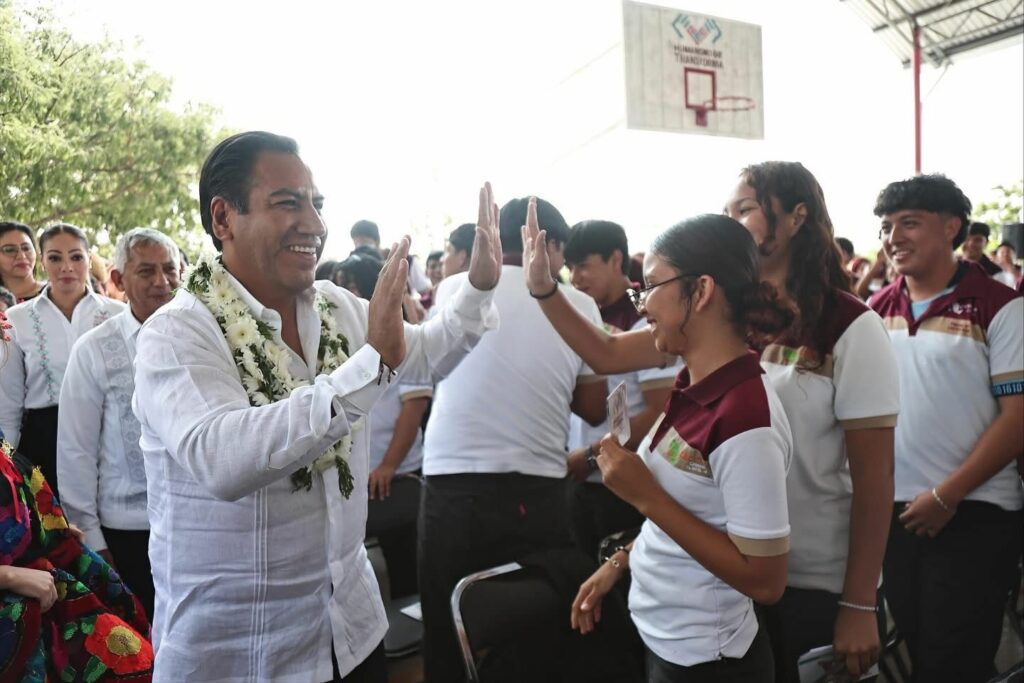 El gobernador reafirma su compromiso con la conectividad y el apoyo a las juventudes chiapanecas.