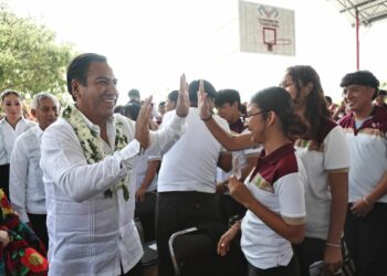 El gobernador reafirma su compromiso con la conectividad y el apoyo a las juventudes chiapanecas.