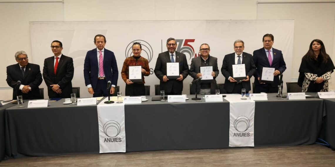  Acuerdo impulsará programas académicos y acciones en materia migratoria.