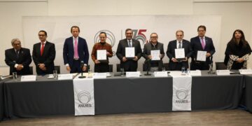  Acuerdo impulsará programas académicos y acciones en materia migratoria.