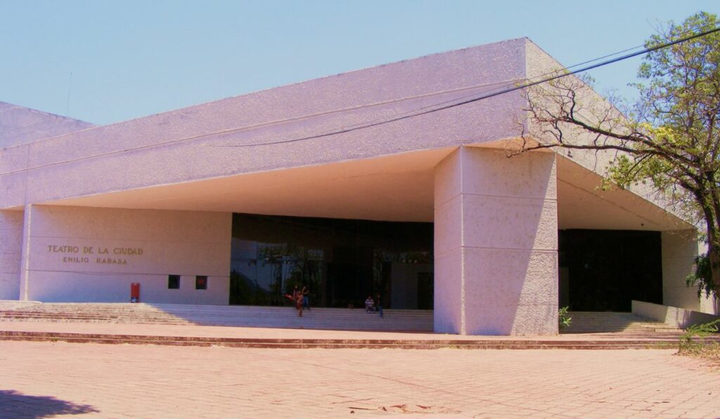 El festejo por los 43 años del Teatro de la Ciudad Emilio Rabasa se une a la celebración del 26 aniversario de la Compañía Folklórica Candox que contará con grupos invitados de Michoacán a realizarse el 23 de noviembre a las 18:00 horas.