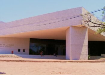 El festejo por los 43 años del Teatro de la Ciudad Emilio Rabasa se une a la celebración del 26 aniversario de la Compañía Folklórica Candox que contará con grupos invitados de Michoacán a realizarse el 23 de noviembre a las 18:00 horas.