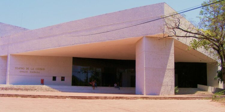 El festejo por los 43 años del Teatro de la Ciudad Emilio Rabasa se une a la celebración del 26 aniversario de la Compañía Folklórica Candox que contará con grupos invitados de Michoacán a realizarse el 23 de noviembre a las 18:00 horas.