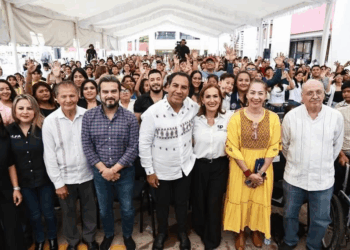 Este logro va más allá de solo innovar, se trata de un acto de justicia educativa y cultural, ya que Aprendía nos recuerda que el conocimiento es más útil cuando se convierte en un puente entre realidades distintas.