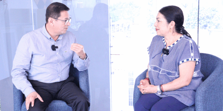 El trabajo a ras de tierra con la comunidad universitaria, ha mantenido la gobernabilidad de la UNACH en el primer año de administración, afirmó María del Carmen Vázquez, secretaria general de la institución.