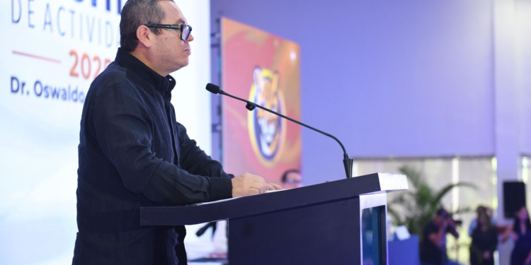 Rector destacó interculturalidad, innovación y finanzas sanas en aniversario benemérito.