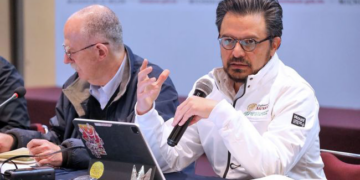 Esta acción también deriva del compromiso 63 de los 100 compromisos de la presidenta Claudia Sheinbaum, que plantea avanzar en el otorgamiento de seguridad social a las y los jornaleros agrícolas.