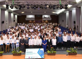 Universidad recibió 44 nuevas acreditaciones y alcanzó 100% de programas con calidad.