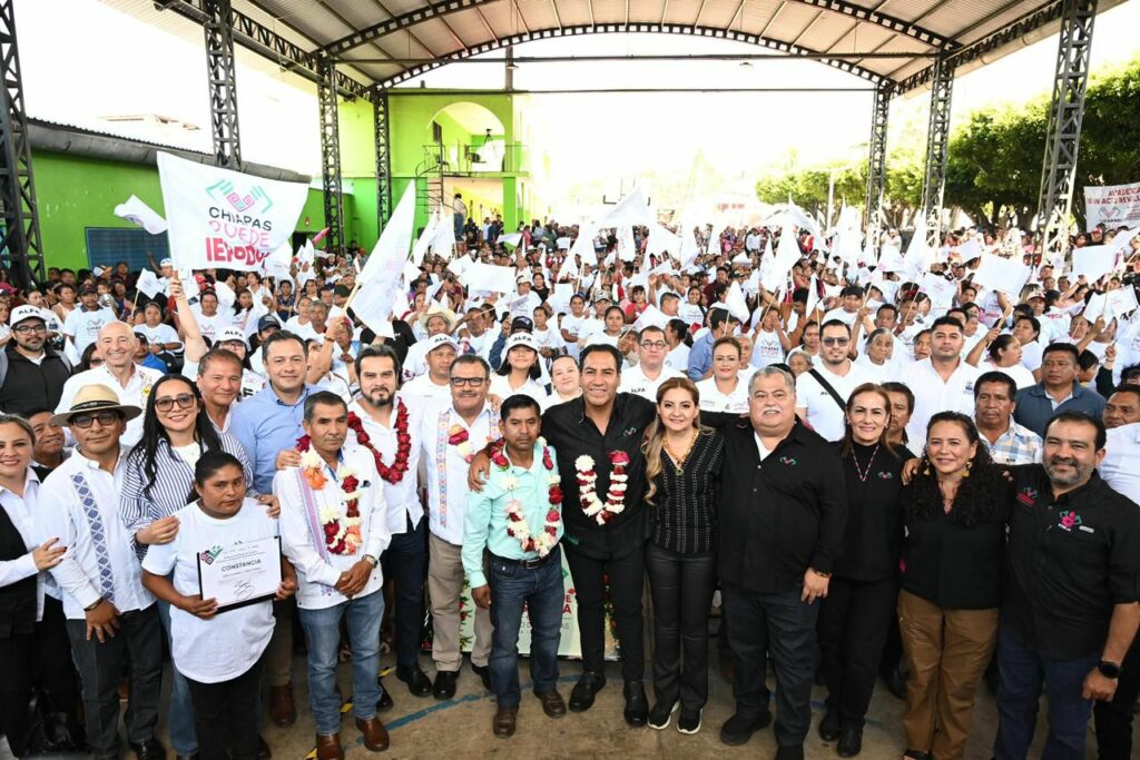 Gobierno estatal celebró primer municipio sin rezago educativo.