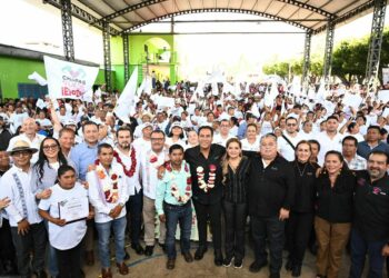 Gobierno estatal celebró primer municipio sin rezago educativo.