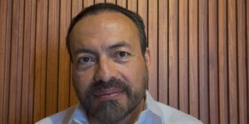 Legisladores federales analizan propuesta para proteger a niñas y niños desde las escuelas.