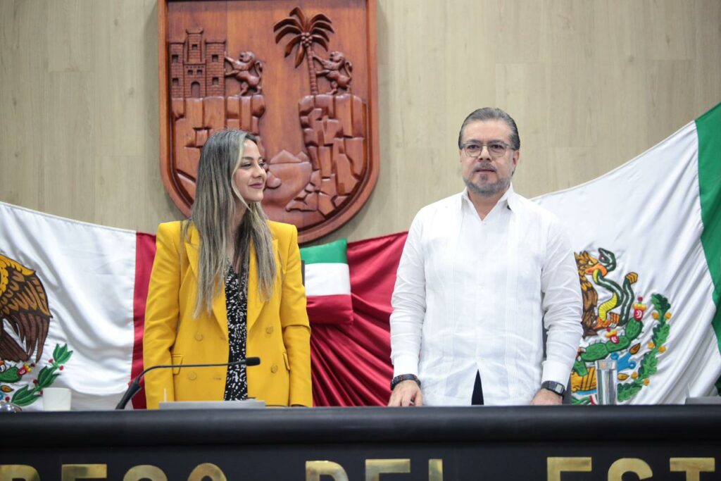 Secretaría colocó a personas al centro.