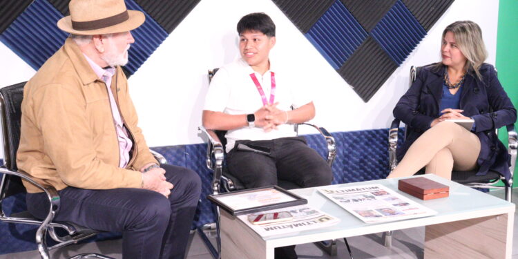 Invitó a más jóvenes a atreverse a soñar y perseguir sus metas.