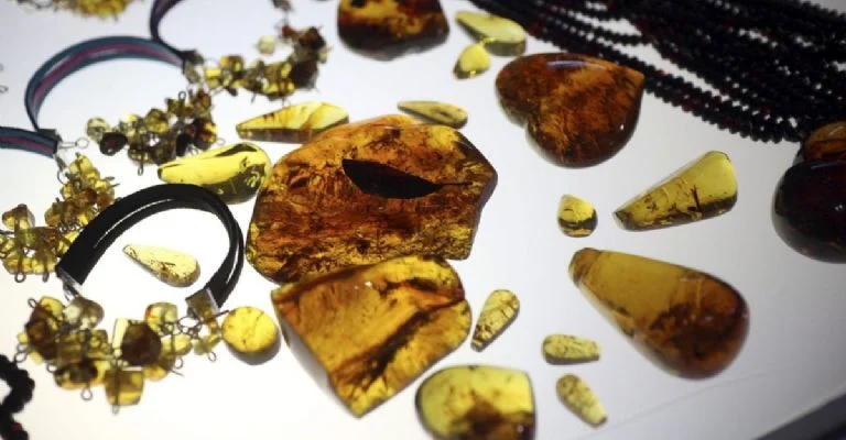 Piezas de exhibición en la "Expo Ámbar 2014" en San Cristóbal de las Casas. Crédito: Cuartoscuro