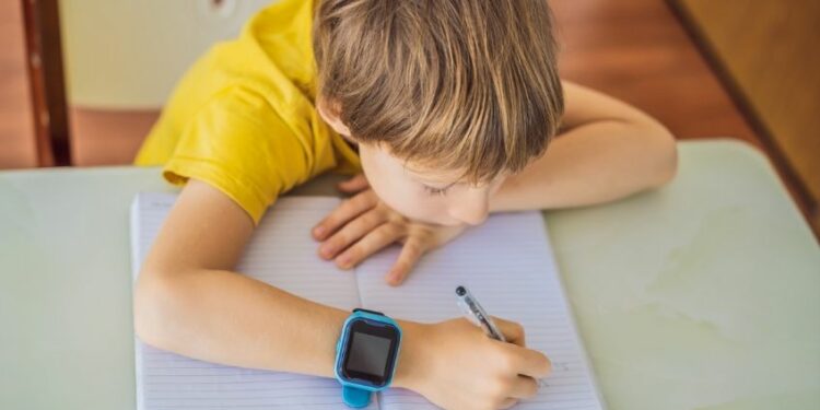 ¿Adiós a los berrinches? Desarrollan reloj inteligente que reduce estos episodios