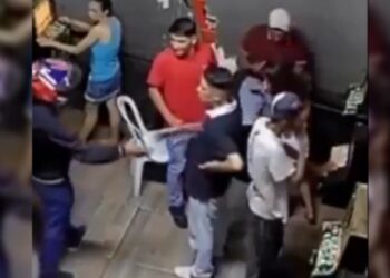 La víctima jamás pensó que moriría instantes después Foto: X @CronicaPolicial